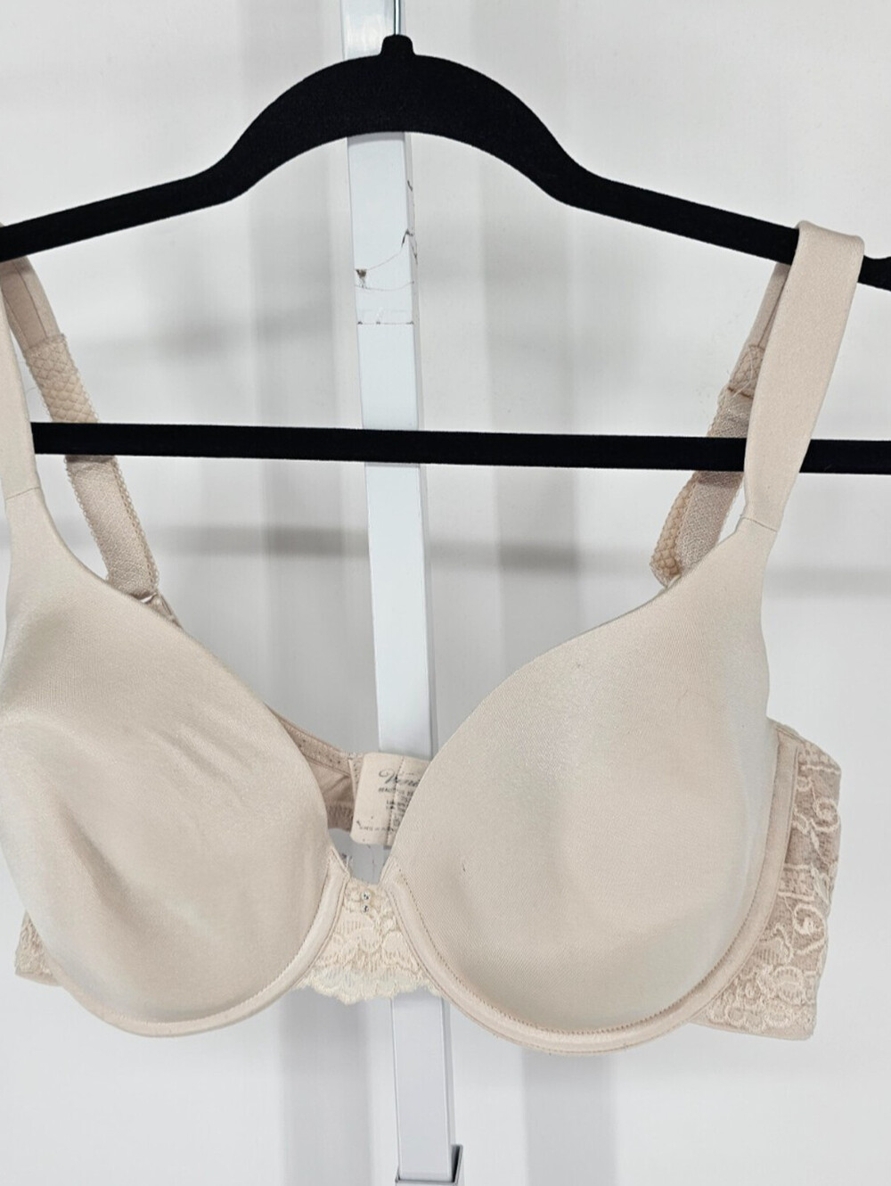 Vintage Vanity Fair 38C Beautiful Benefits Classic T Shirt Bra Ivory Lace Trim
